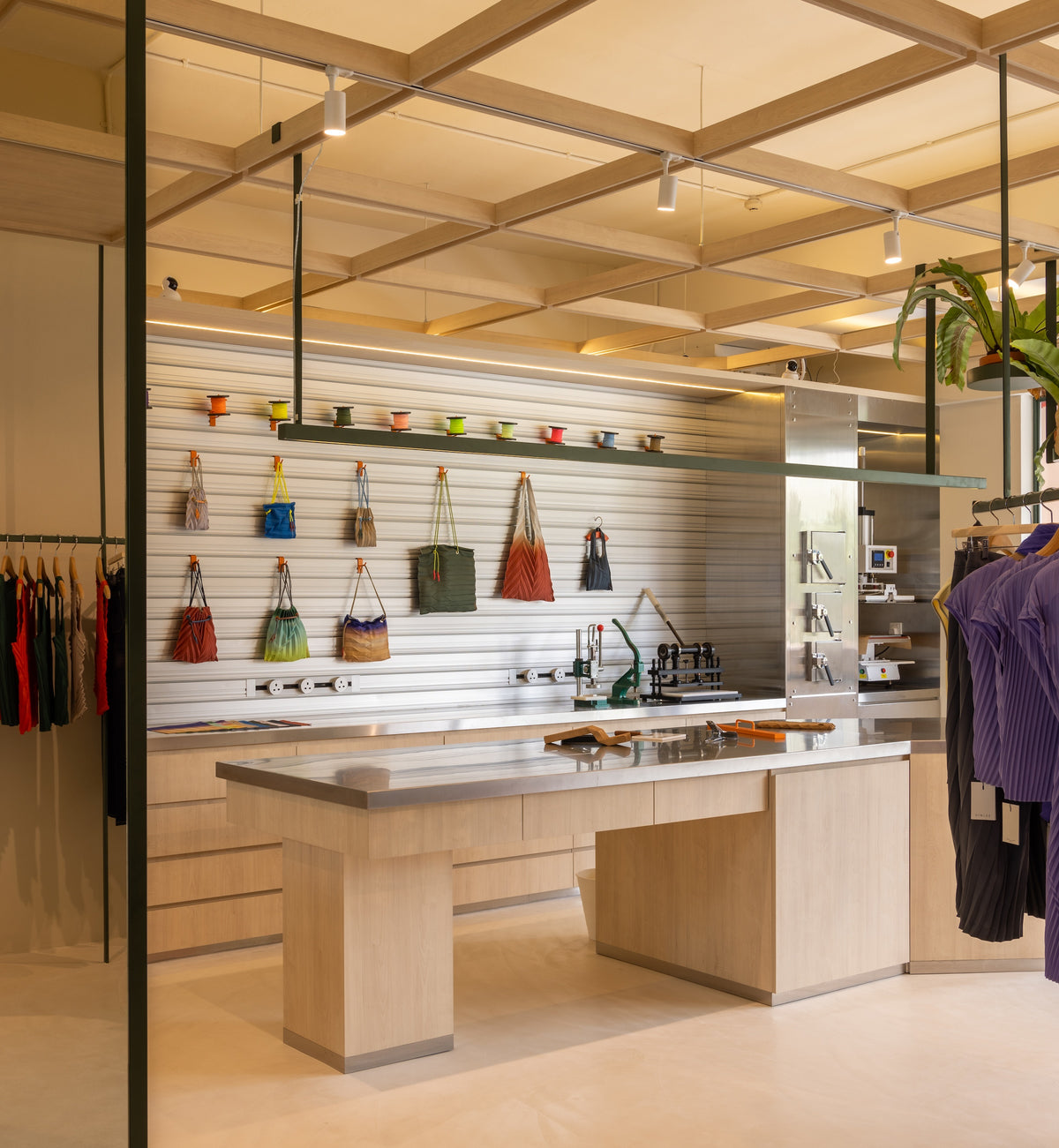 Make by GINLEE at New Bahru – GINLEE Studio